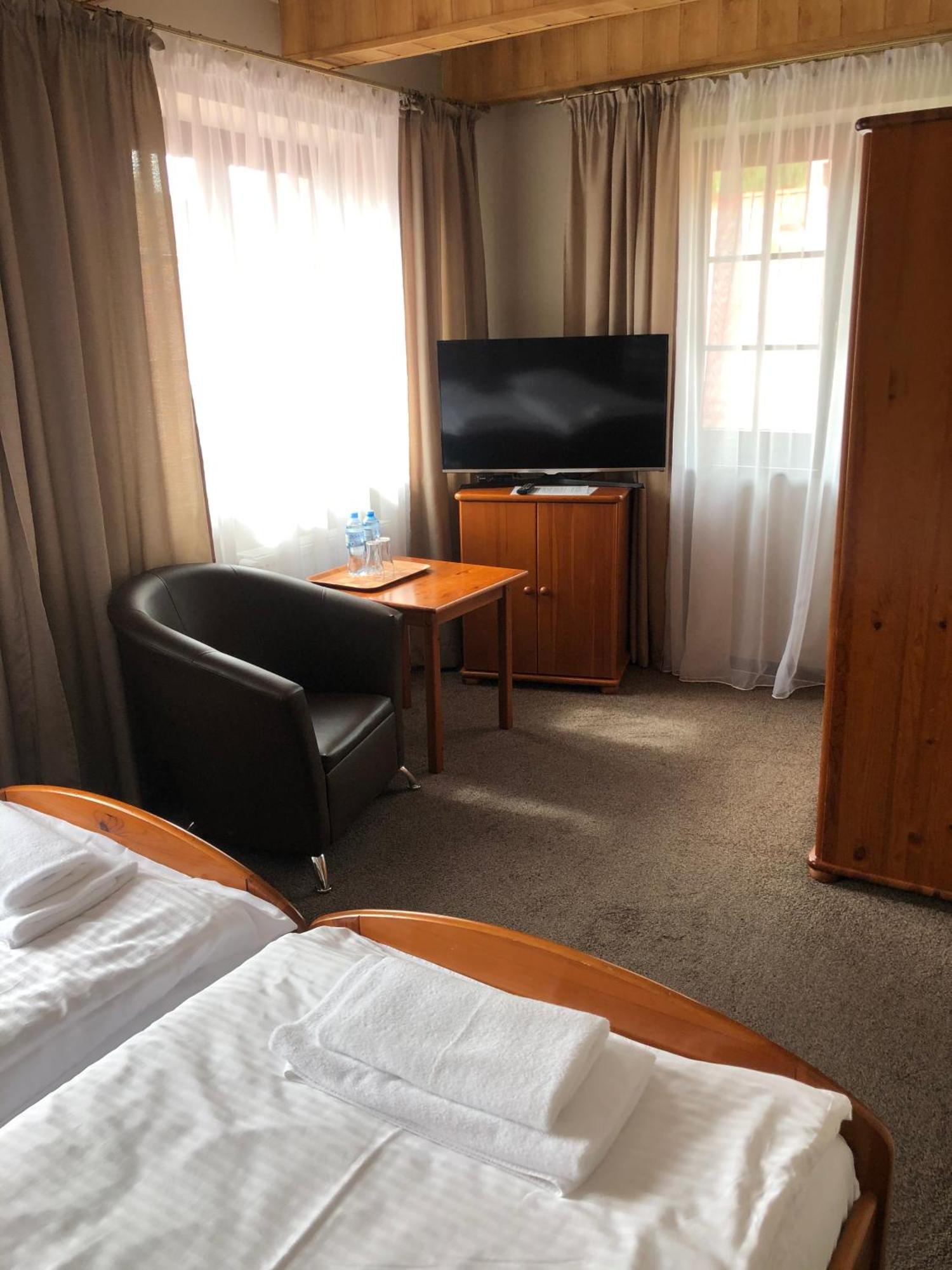 Hotel Krystyna Щитно Экстерьер фото